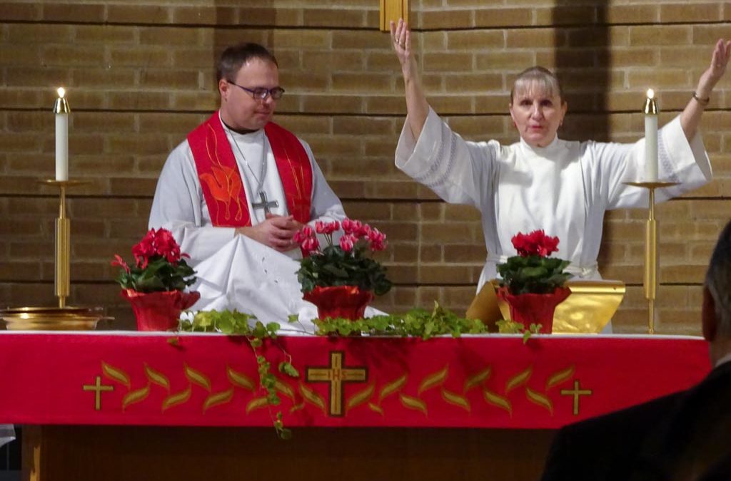 What does a Pastor do to prepare for a worship service?